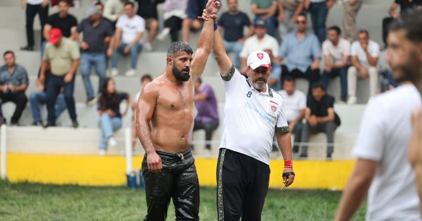 İshakçılar’da Başpehlivan Seçkin Duman