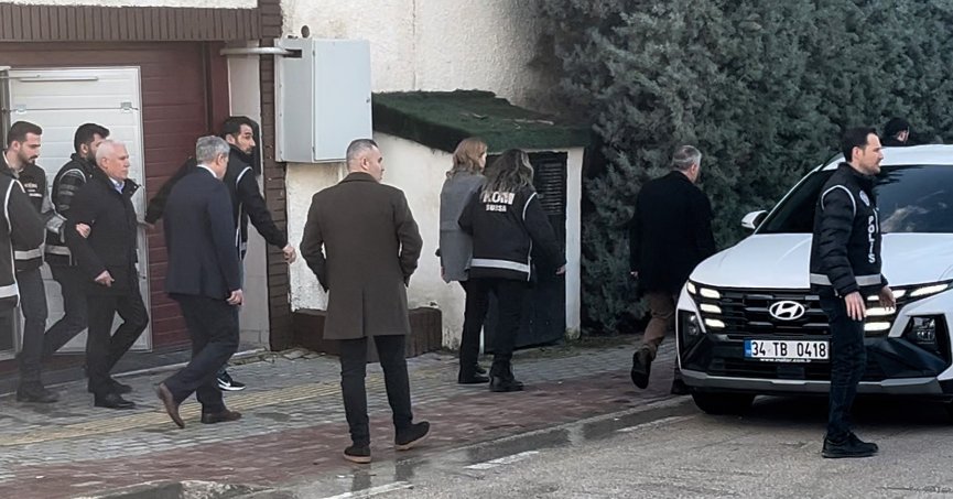 Bursa'da belediye başkanı ve ailesi gözaltında