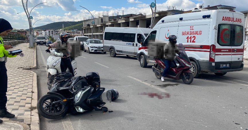 Hafif ticari araç ile çarpışan motosikletli ağır yaralandı