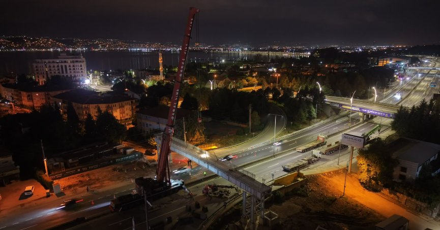 80 tonluk tabliye tek hamlede yerine konuldu