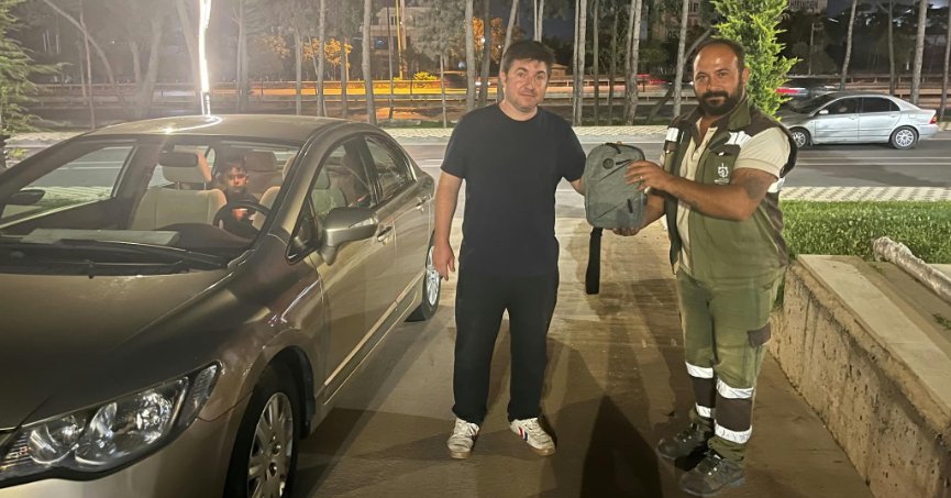 400 bin liralık altın çıkan çantayı sahibine ulaştırdı