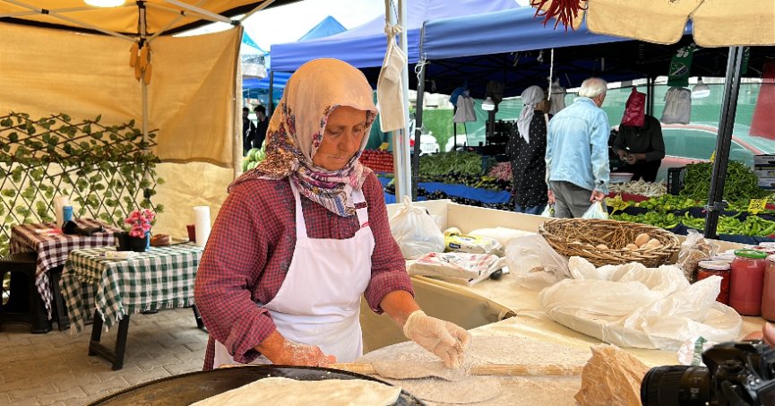 Eşinin borcu yüzünden hapse girdi, yırtık terlikle çalıştı ama pes etmedi!