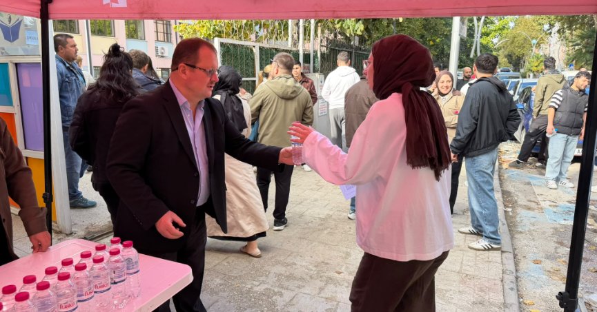 İzmit Belediyesi'nden sınava giren adaylara destek 