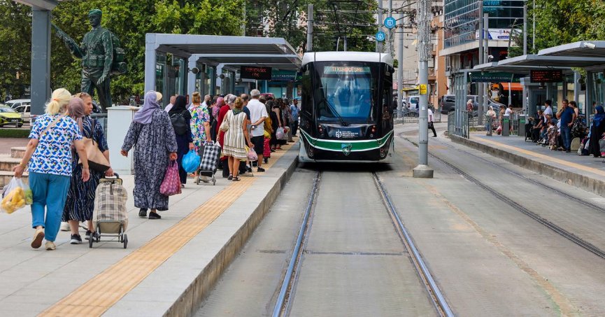 Akçaray, günlük 85 bin 546 yolcuyla rekor kırdı