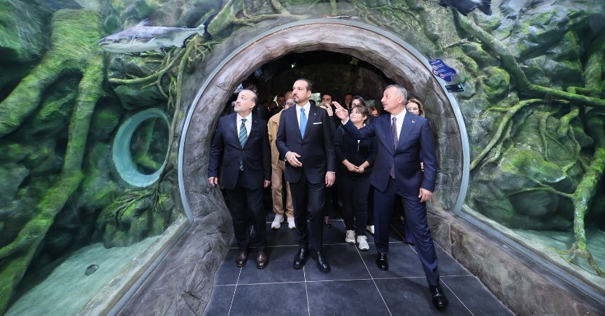 Zorlu’dan Büyükakın’a övgü:  “Kendisi sadece hizmet  üretmiyor, kavram da üretiyor” 
