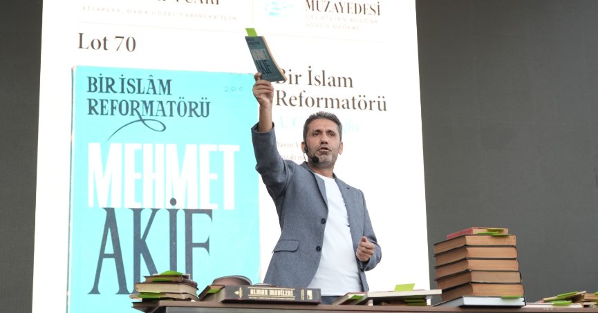 Nadide eserler açık artırmayla satıldı