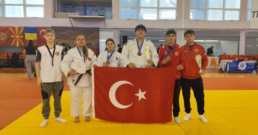 Kağıtsporlu sporcular Avrupa’dan ABD’ye madalyaları topladı