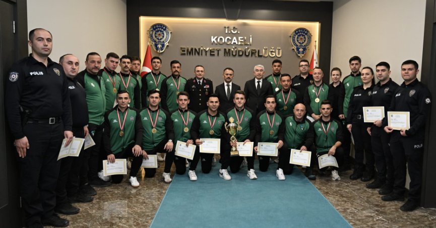 Emniyet personelinin başarısı kutlandı