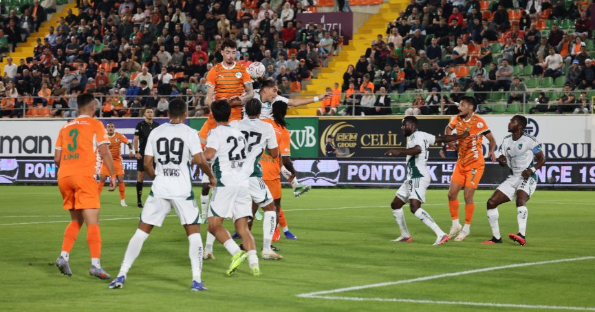 Kocaelispor, Alanyaspor deplasmanında ilk yarıyı 2-0 önde kapattı