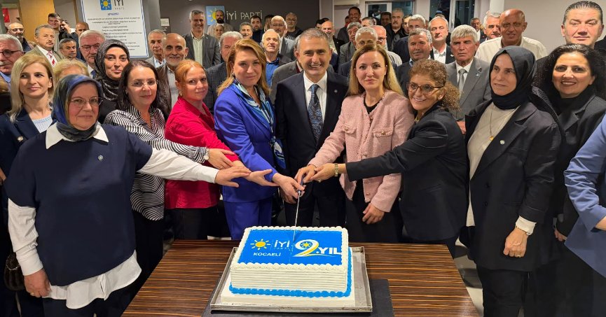 İYİ Parti Kocaeli 9. kuruluş yıl dönümünu kutladı 