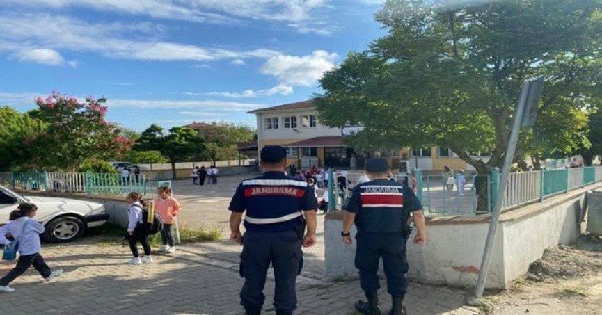 Okul çevrelerinde aranan 25 kişi yakalandı