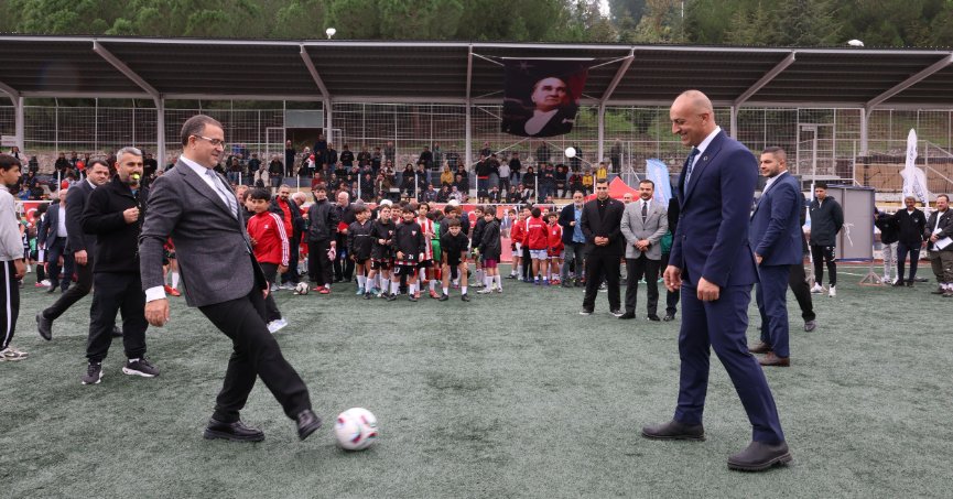 Derince'de Cumhuriyet Bayramı coşkusu sporla taçlandı 