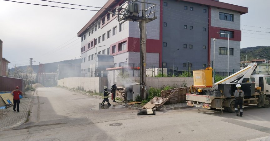 Körfez’de trafo yangını mahalleyi elektriksiz bıraktı