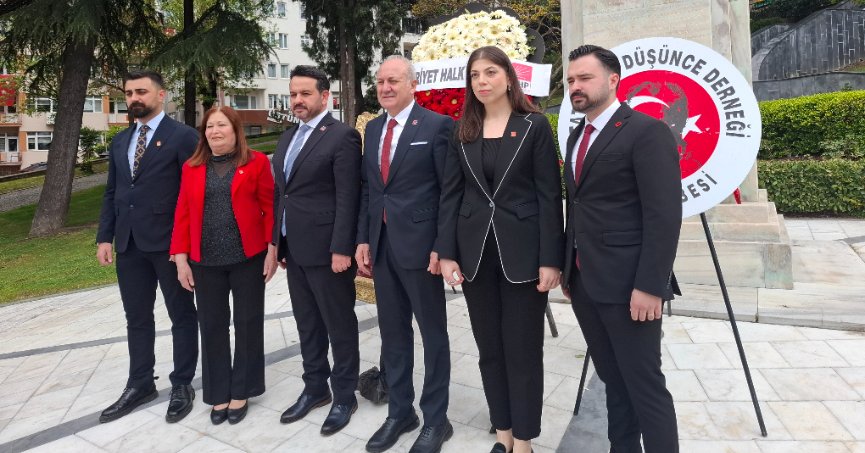 CHP İzmit’ten 23 Nisan’da buruk kutlama
