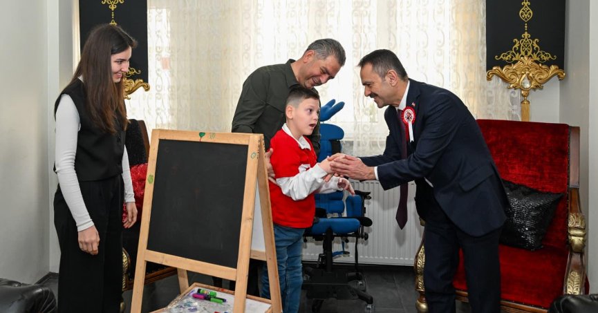 Vali Aktaş’tan minik Yiğit Ege'ye ziyaret