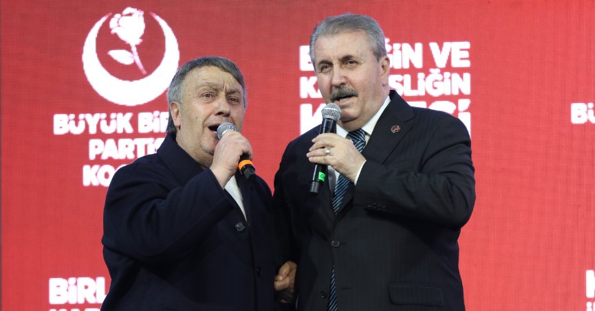 Destici, Kocaeli'de İsmail Türüt ile sahneye çıkıp türkü söyledi