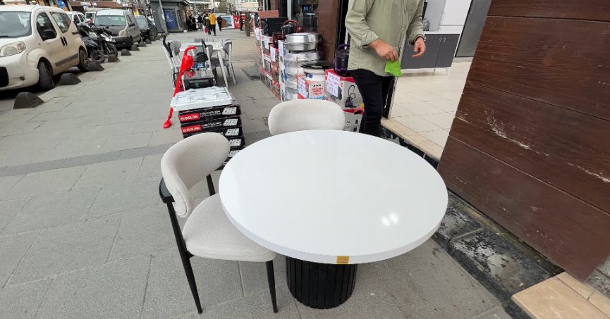 Sandalyelerini çalan hırsıza bakın nasıl sitem etti