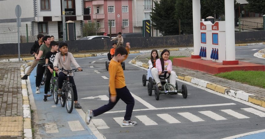 Darıca Belediyesi’nden çocuklara trafik eğitimi