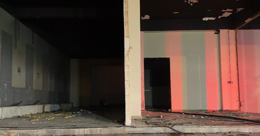 Tahliye edilen binada yakılan ateş mahalleyi ayağa kaldırdı