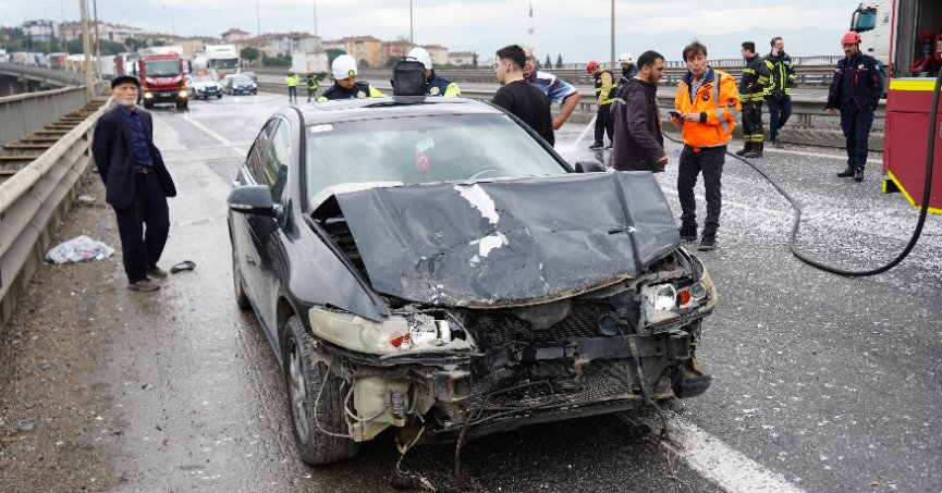 Yola saçılan atıklar zincirleme kazayı getirdi!