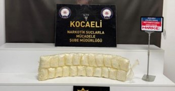 Vücutlarına sarılı 7 kilo uyuşturucuyla yakalandılar