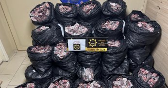 Kamyonetin kasasından 300 bin sentetik ecza hap ele geçirildi