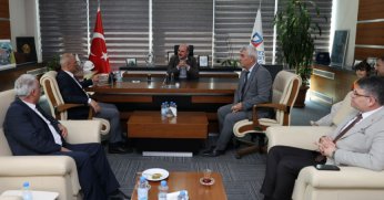Hem bayramlaştılar hem de ilçe gündemini değerlendirdiler