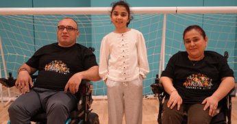 Tekerlekli sandalyede Zeybek ve Latin rüzgarı