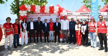 Vali Aktaş, Kızılay Başiskele'nin 3. Geleneksel Kan Bağışı Programına Katıldı