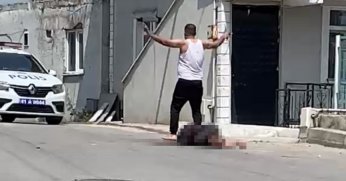 Eşini 8 yerinden bıçaklayarak öldürdü, mahalleli linç etti !