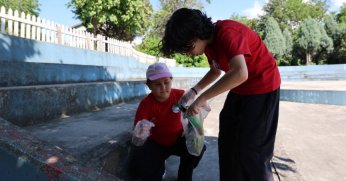Öğrencilerinden Mıntıka Temizliği
