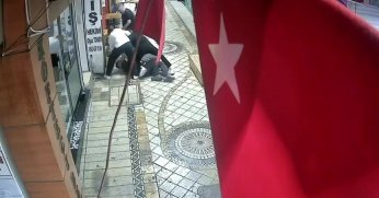 Dört kişi tarafından öldüresiye darbedildi