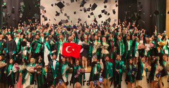 KOÜ İletişim Fakültesi 650 Öğrenciyi Mezun Etti 