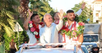 Karamürsel, Kırkpınar Kahramanlarını Coşkuyla Karşıladı