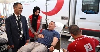 Vali Aktaş, Kan Bağışı Alanını Ziyaret Etti