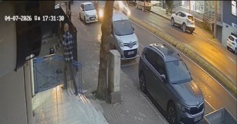 5 Araca çarpıp markete girdi!