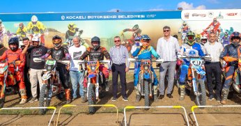 Adrenalin tavan yaptı, motorların gücü ve parkur nefesleri kesti
