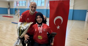 Dünya şampiyonu Havva Alyurt'a sürpriz kutlama