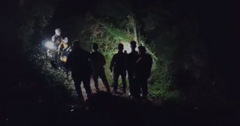 Sakarya Nehri'ne düşen gencin üzerine ağaç devrildi 