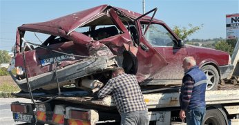 Komşuda otomobil kağıt gibi ezildi: 3 yaralı
