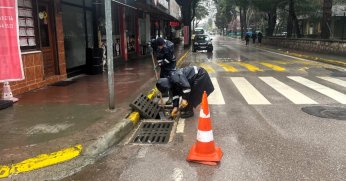 Mazgal ve menfezler tıkanmalara karşı temizleniyor