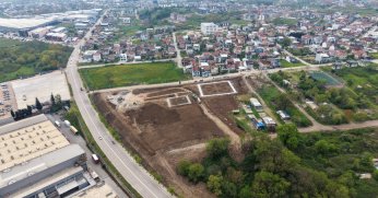 Başiskele'de 15 bin gül fidanı toprakla buluşuyor
