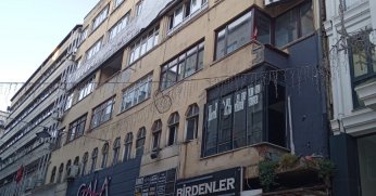 Bu binalar neden yıkılmıyor!