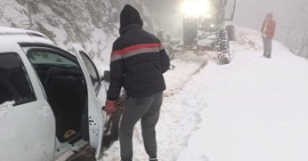 Tedbirsiz vatandaşlar karda mahsur kaldı 