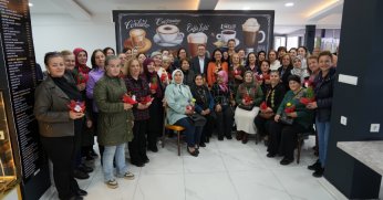 Derince'de Anneler Günü öncesi anlamlı buluşma