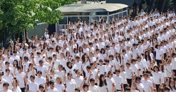 537 öğrenciden dev kaşık oyunu koreografisi