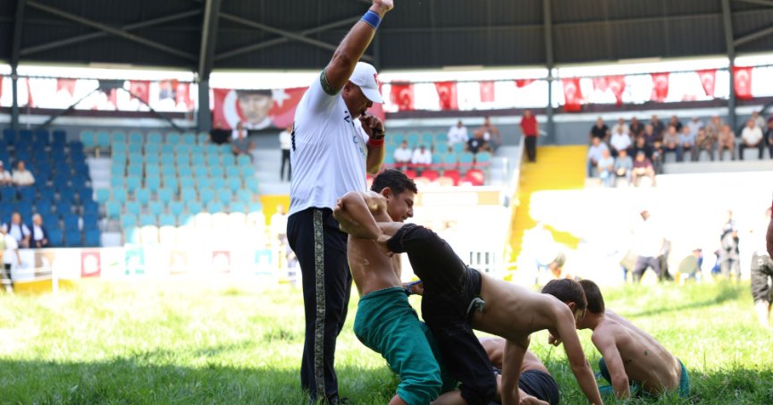 İshakçılar Er Meydanı'nda güreş heyecanı 