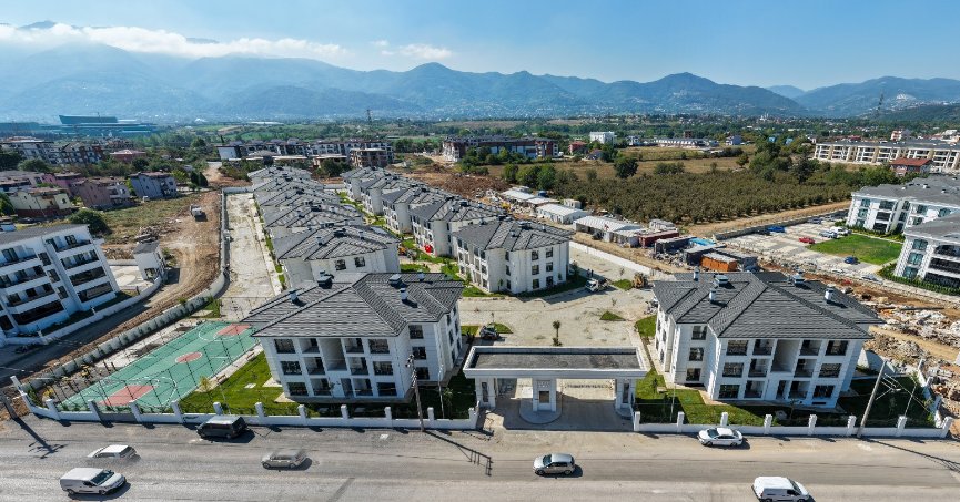 Kartepe'de 144 aileye anahtar teslim edildi 