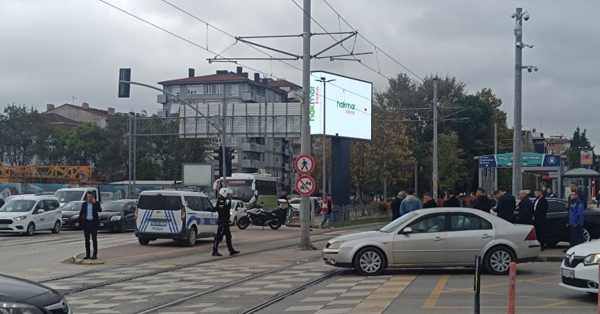 İzmit'te 2 kişi tramvayın altında kaldı! 