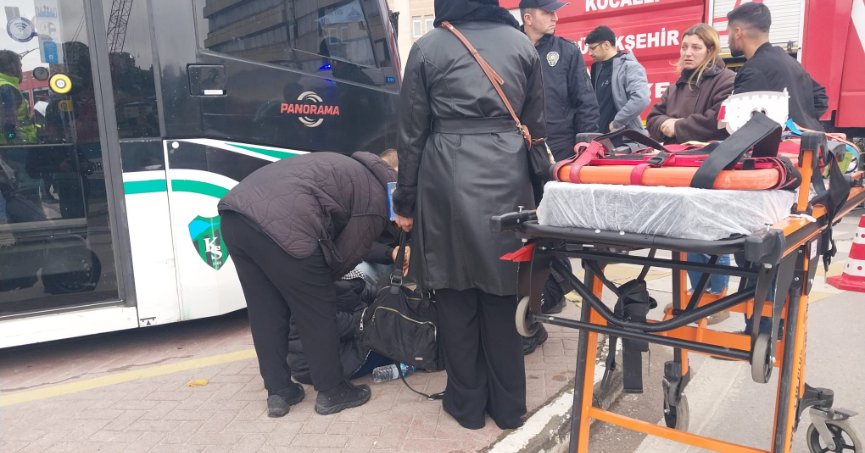 İzmit'te 2 kişi tramvayın altında kaldı! 